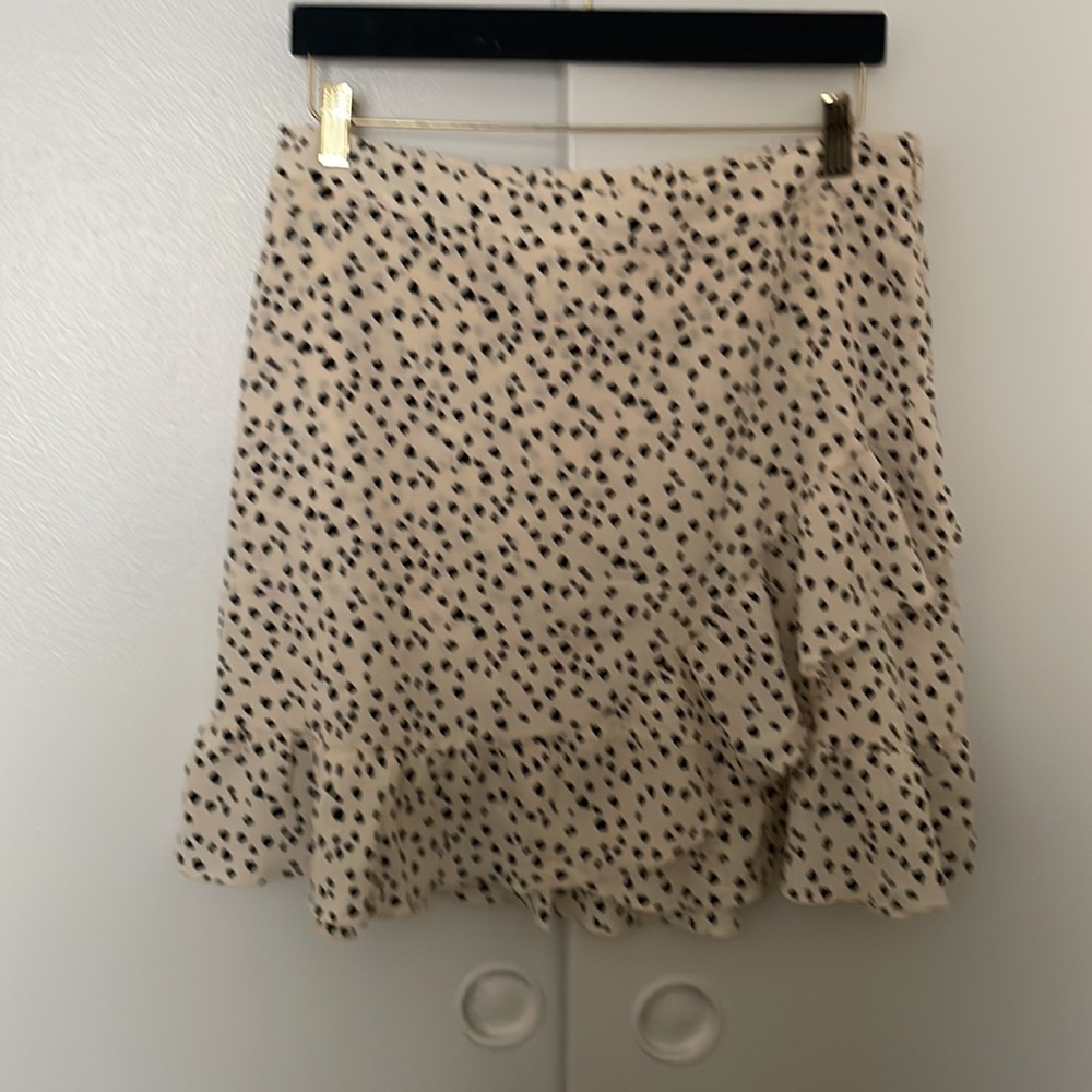 LC Lauren Conrad— Ruffled Mini Skirt— Size Large